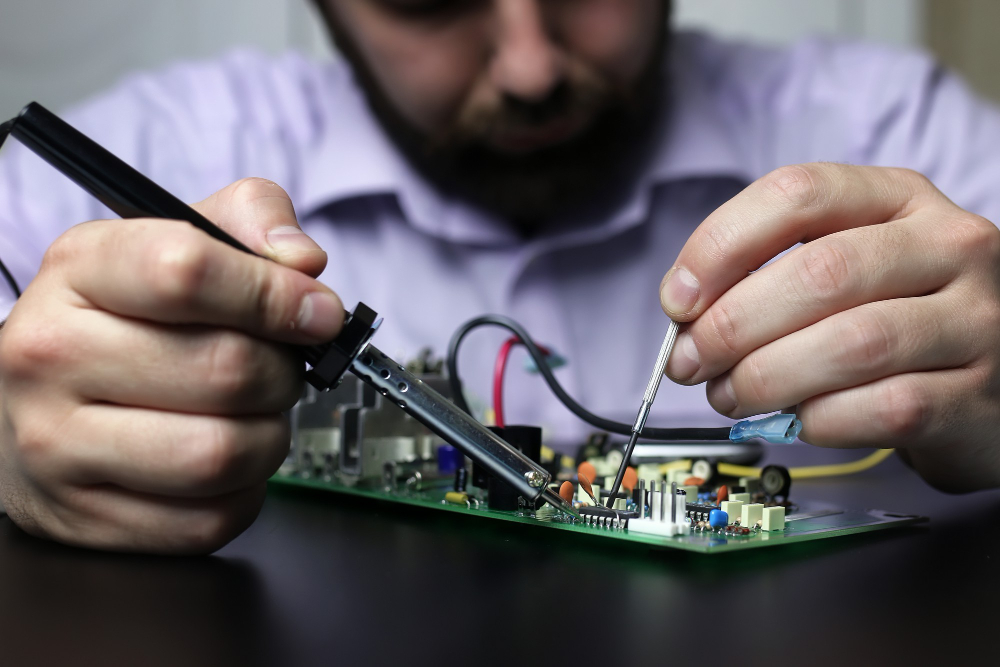 chip-soldering-man-hands